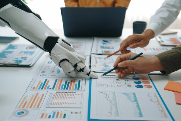 Oltre l’algoritmo: competizione, adattabilità cognitiva e intelligenza emotiva nel mondo del lavoro di oggi